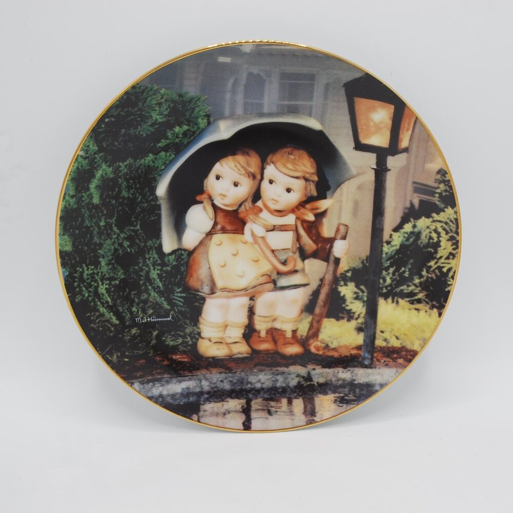M.J. HUMMEL STORMY WEATHER LITTLE COMPANIONS COLLECTOR PLATE